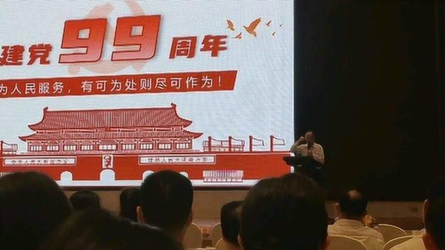 张卫健回应彩排意外坠地,模仿天天跺脚报平安,透露有更超前舞台